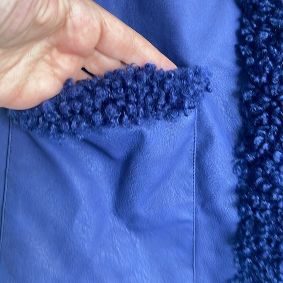 NWT We Wore What Reversible Faux Leather Blue Sherpa Vest size Small - Picture 4 of 8
